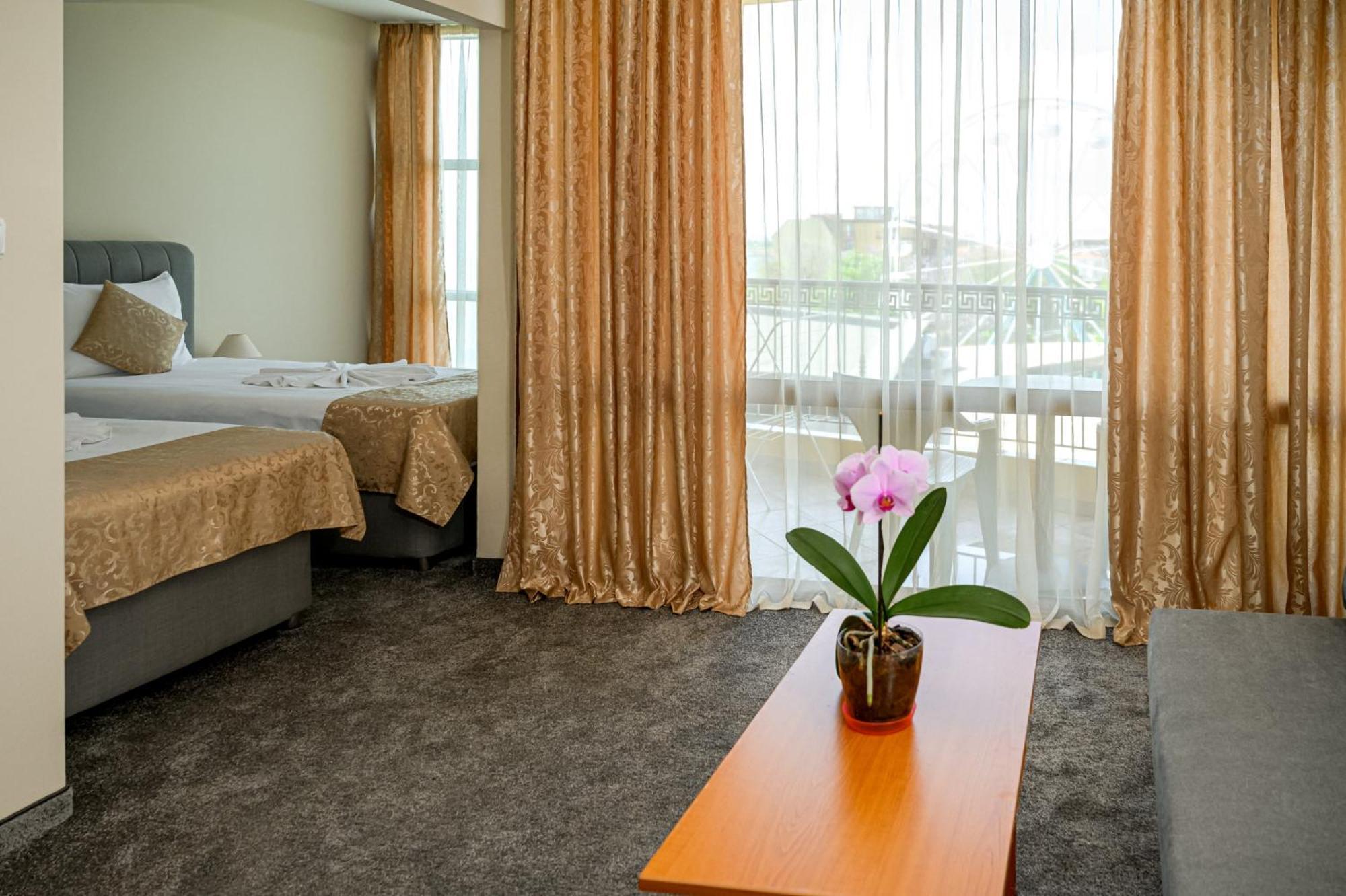 Paradise Hotel & Relax Center Pomorie Exterior foto